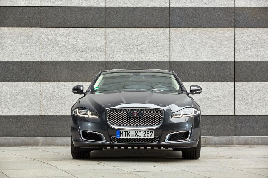  Jaguar XJ L Autobiography 2015 года  (WW) (фото 11 из 23)